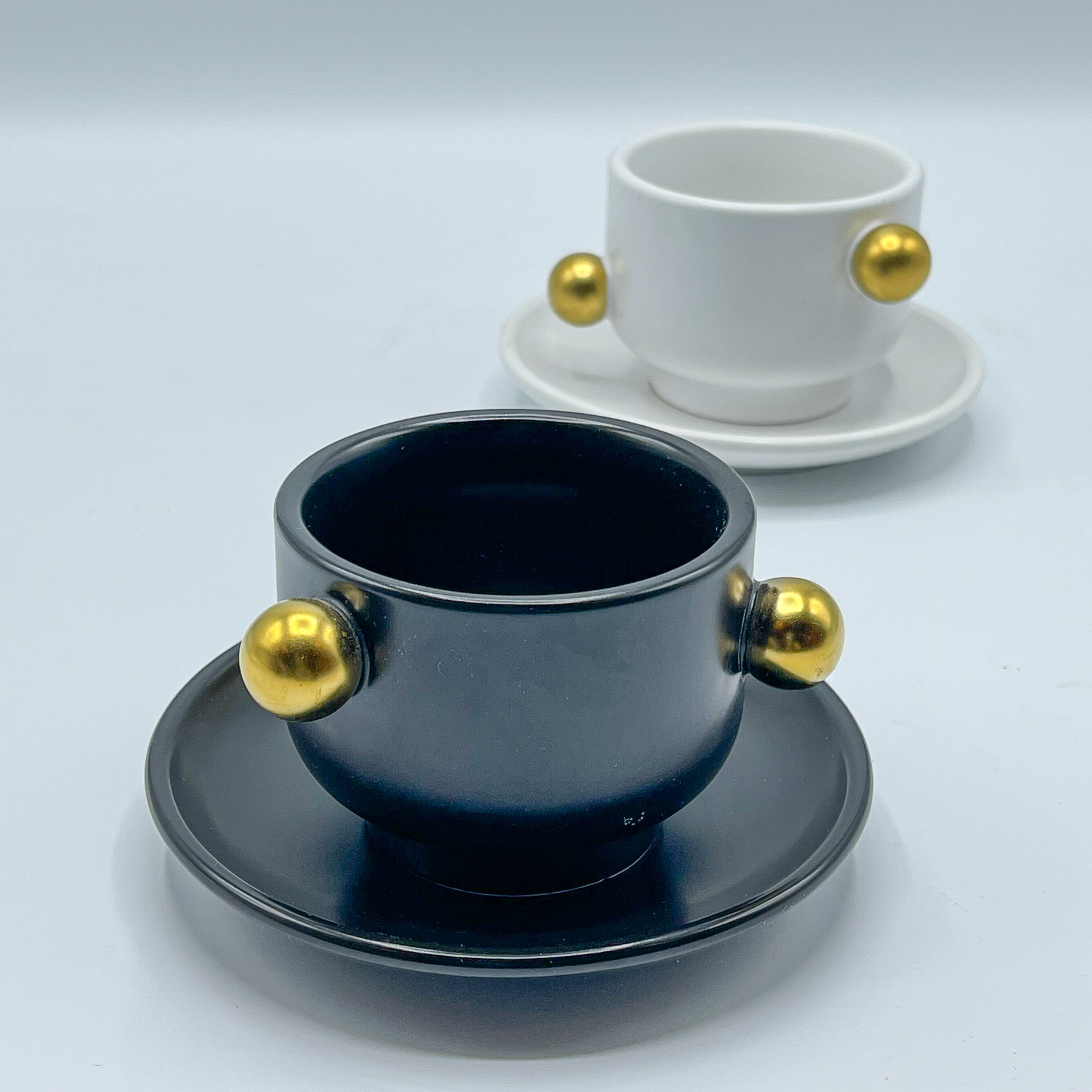 Gold bead cup and saucer (Black)